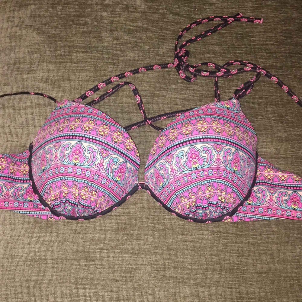 38C SUPER CUTE BIKINI TOP!